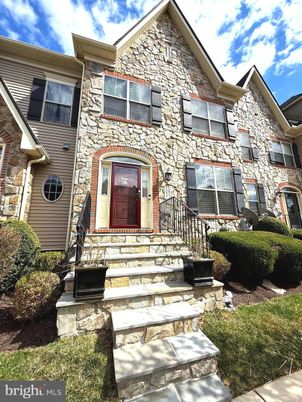 Exterior, Facade, Rowhouse