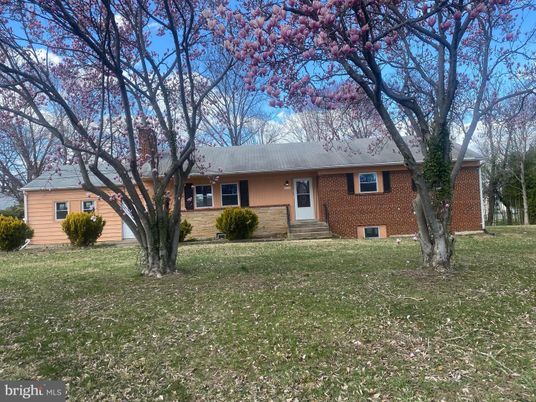 Backyard, Exterior, Facade, Brick Facade, Cape Cod