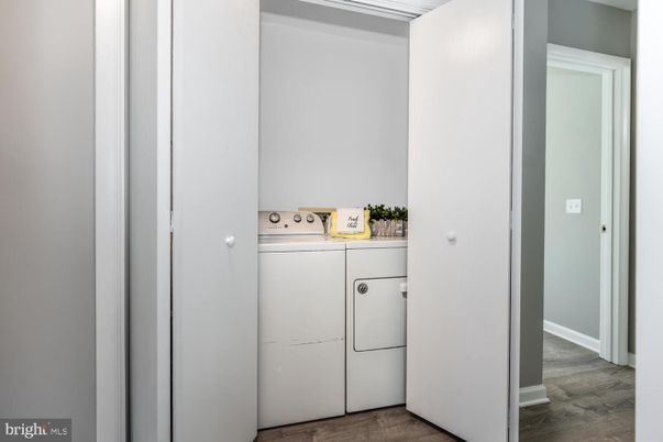 Interior, Utility Closets, Washer, Wood Texture Flooring