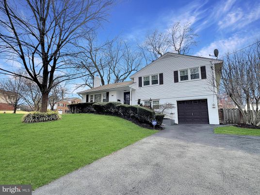 Attached, Backyard, Exterior, Facade, Split Level