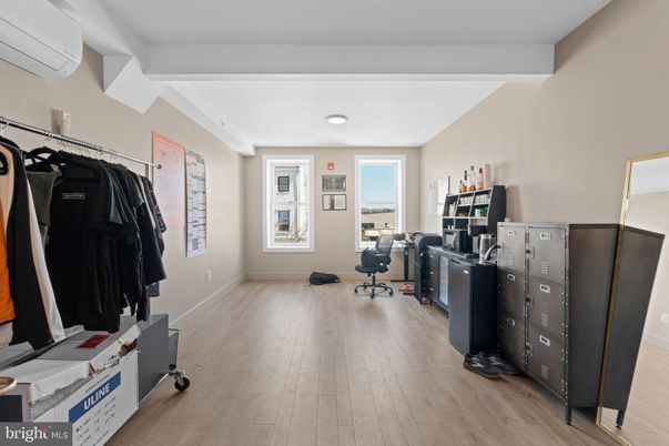 Home Office, Interior, Recessed Lighting, Wood Texture Flooring