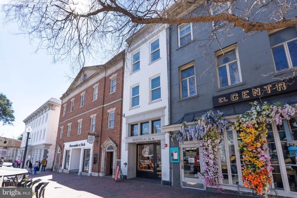 Exterior, Facade, Brick Facade, Rowhouse