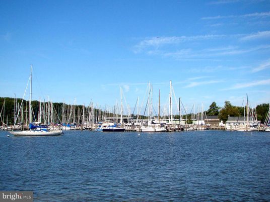 Exterior, Lake