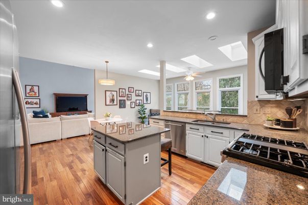 Dining room, Interior, Kitchen, Living room, Pendant Lights, Recessed Lighting, Stainless Steel Appliances, Wood Texture Flooring