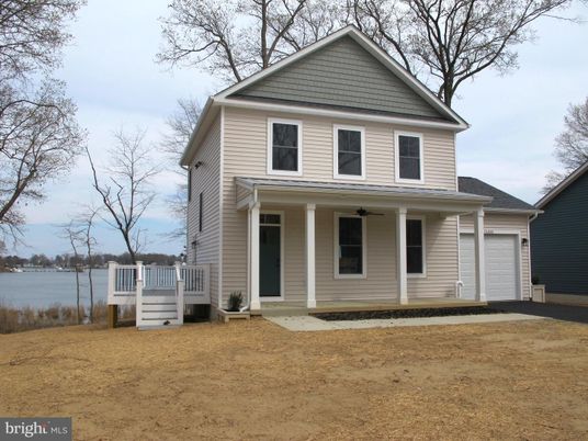 Attached, Exterior, Facade, Queen Anne Victorian