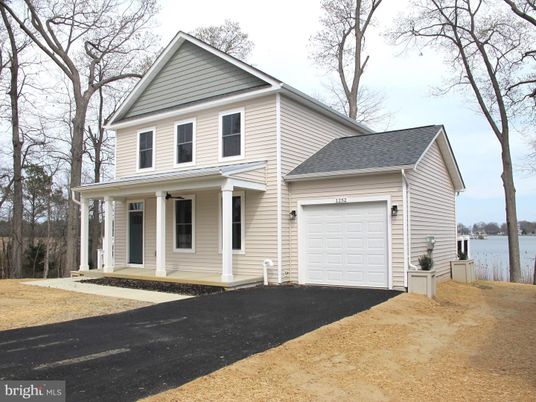 Attached, Exterior, Facade, Farmhouse