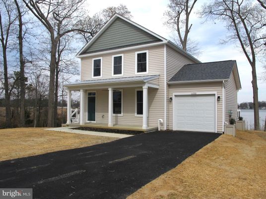Attached, Exterior, Facade, Farmhouse