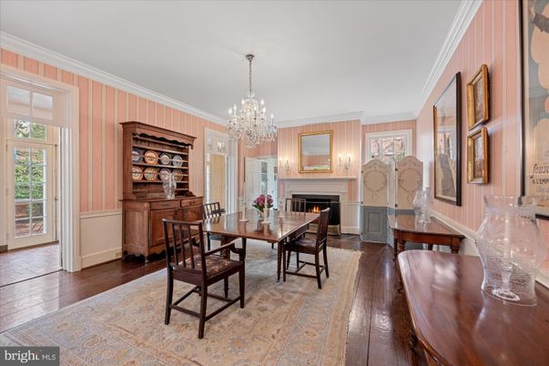 Chandelier, Dining room, Fireplace, Interior, Wood Texture Flooring