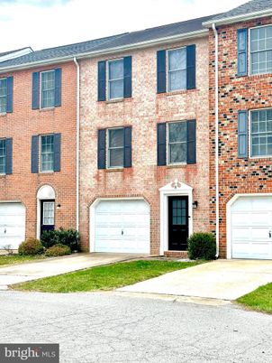 Attached, Exterior, Facade, Brick Facade, Rowhouse
