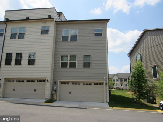 Attached, Exterior, Facade, Rowhouse
