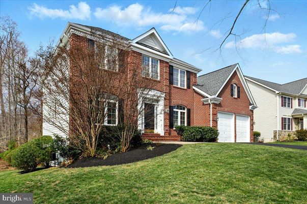 Attached, Exterior, Facade, Brick Facade, Georgian