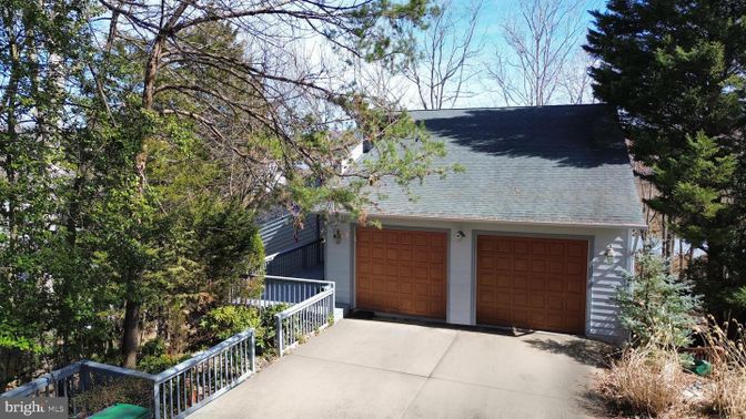 Detached Garage, Exterior