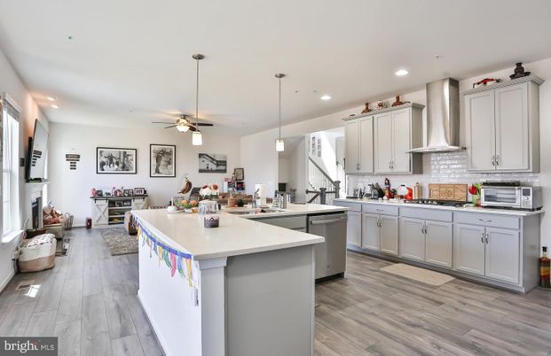 Interior, Kitchen, Pendant Lights, Recessed Lighting, Wood Texture Flooring