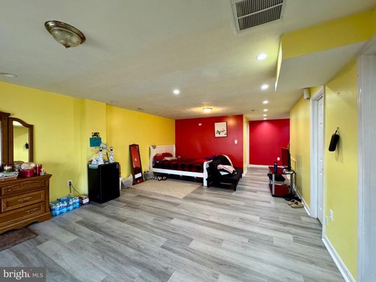 Interior, Recessed Lighting, Wood Texture Flooring