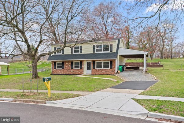Exterior, Facade, Brick Facade, Split Level