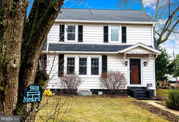 Exterior, Facade, Cape Cod