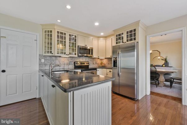 Dining room, Interior, Kitchen, Recessed Lighting, Stainless Steel Appliances, Wood Texture Flooring