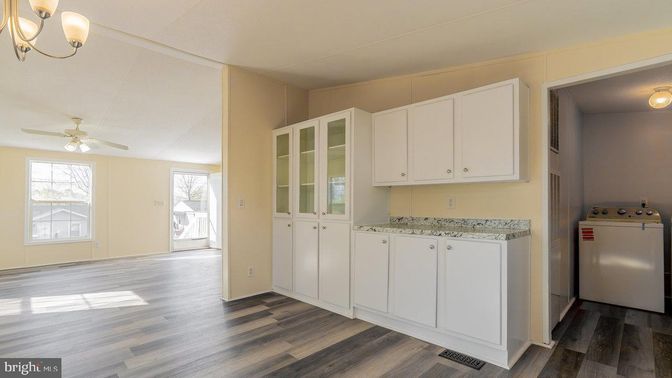 Interior, Washer, Wood Texture Flooring