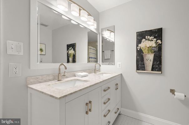 Bathroom, Dual Sink Vanities, Interior