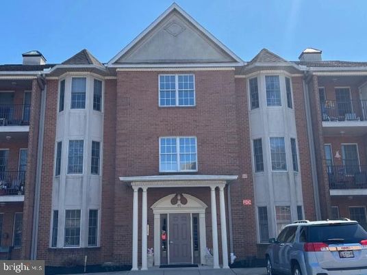 Exterior, Facade, Brick Facade, Rowhouse