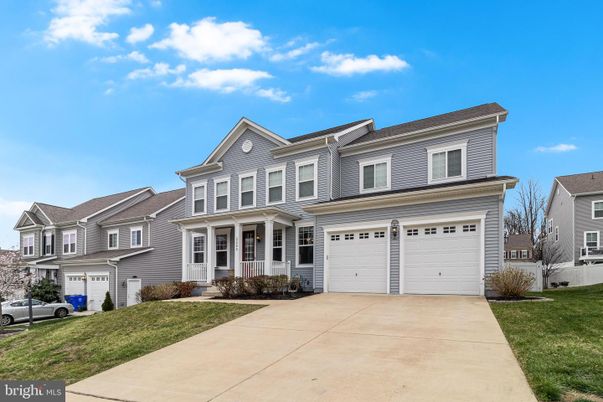 Attached, Exterior, Facade, Farmhouse