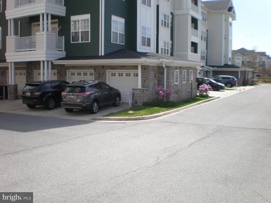 Attached, Exterior, Facade, Rowhouse