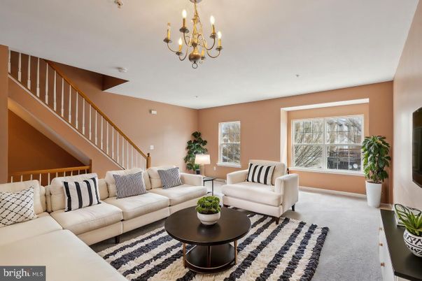 Chandelier, Interior, Living room