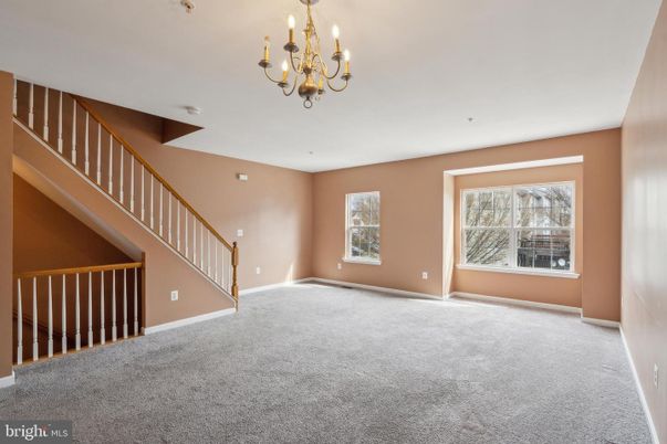 Chandelier, Empty room, Interior