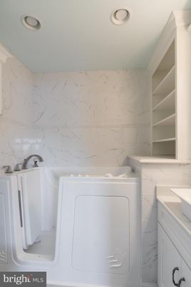 Bathroom, Interior, Marble Walls, Recessed Lighting, Washer