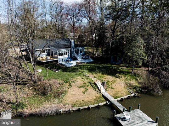 Exterior, Lake