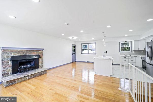 Fireplace, Interior, Kitchen, Pendant Lights, Recessed Lighting, Wood Texture Flooring
