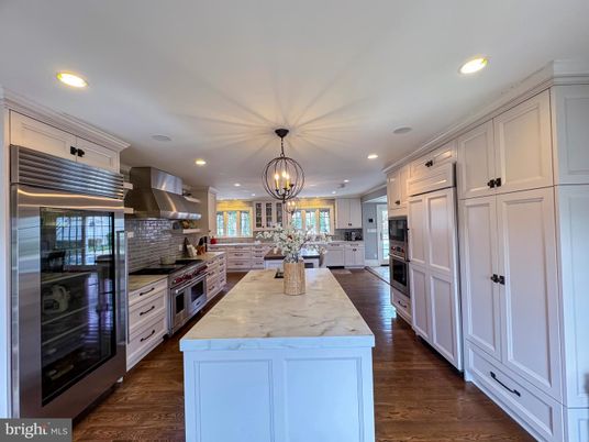 Chandelier, Interior, Kitchen, Pendant Lights, Recessed Lighting, Stainless Steel Appliances, Wood Texture Flooring
