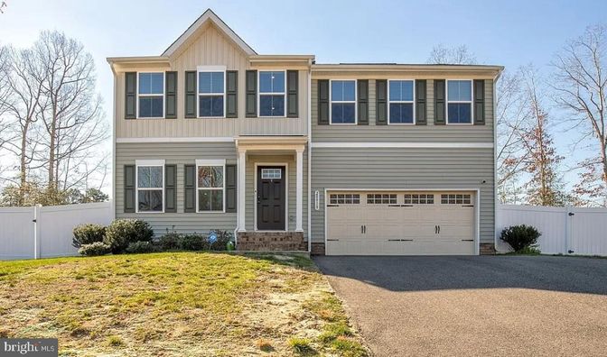 Attached, Exterior, Facade, Rowhouse