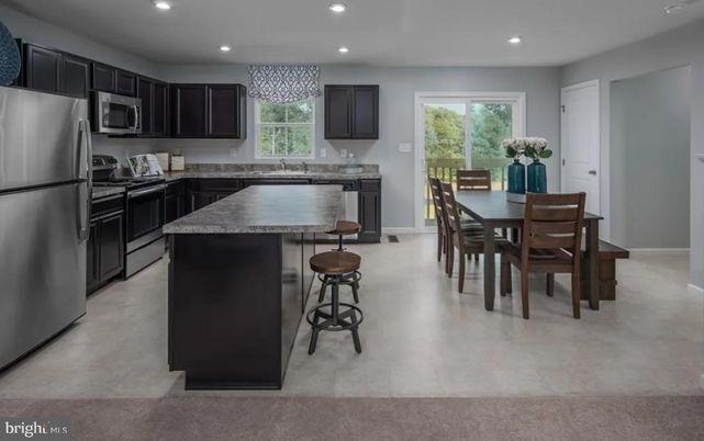 Dining room, Interior, Kitchen, Recessed Lighting, Stainless Steel Appliances