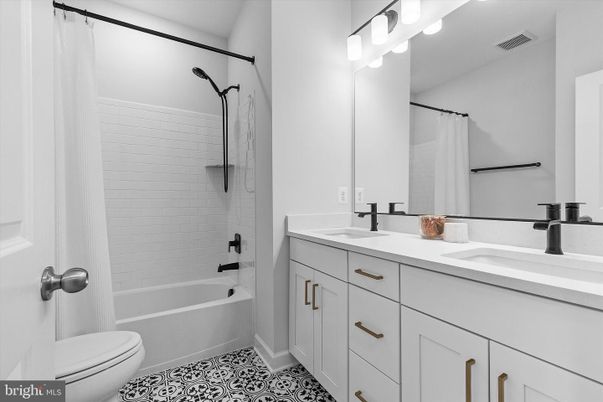 Bathroom, Dual Sink Vanities, Interior