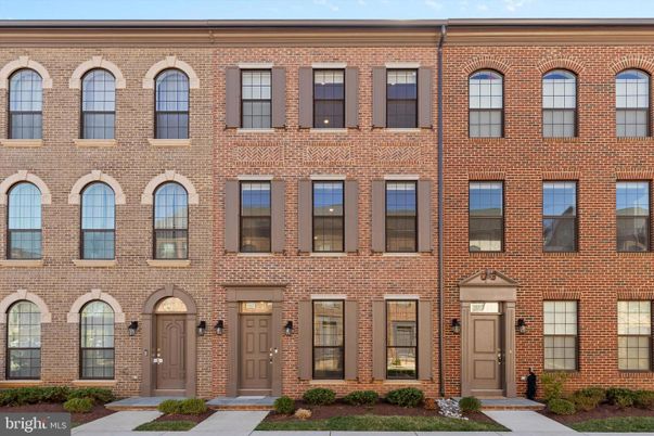 Exterior, Facade, Brick Facade, Rowhouse