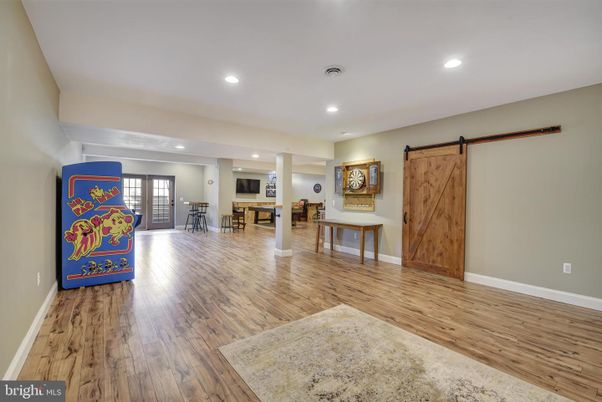 Interior, Recessed Lighting, Wood Texture Flooring