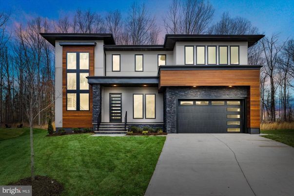 Attached, Exterior, Facade, Modern