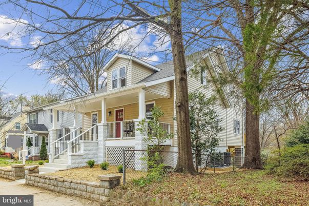 Exterior, Facade, American Foursquare