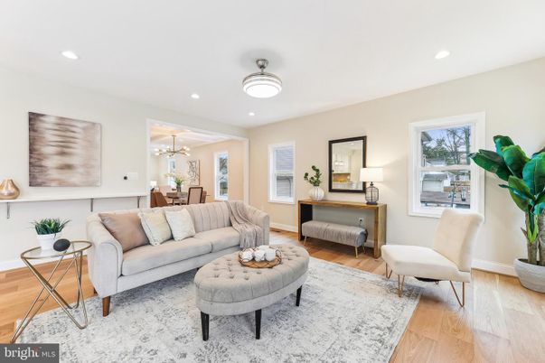 Dining room, Interior, Living room, Pendant Lights, Recessed Lighting, Wood Texture Flooring