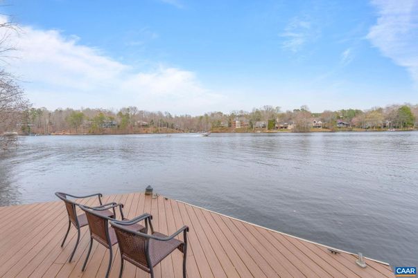 Exterior, Lake