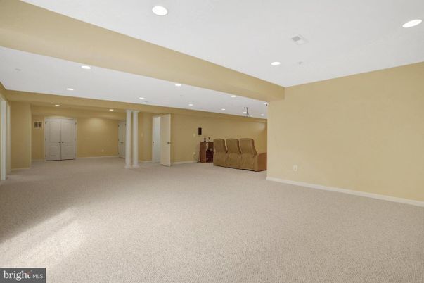 Empty room, Interior, Recessed Lighting