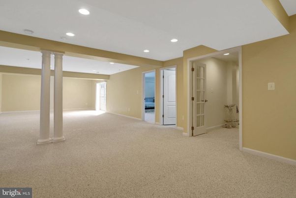 Empty room, Interior, Recessed Lighting