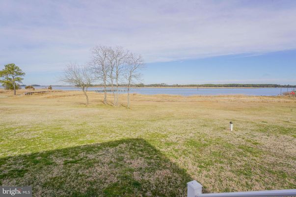 Exterior, Lake