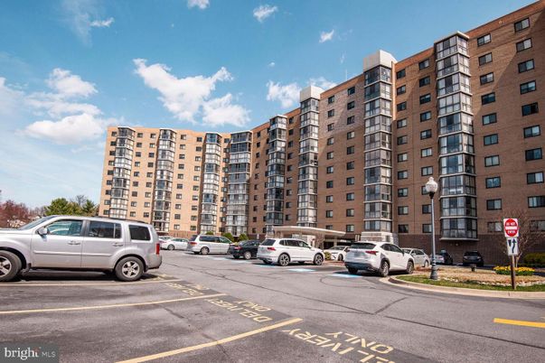 Exterior, Facade, Condo Building