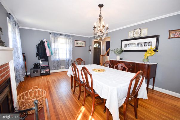 Chandelier, Dining room, Fireplace, Interior, Wood Texture Flooring