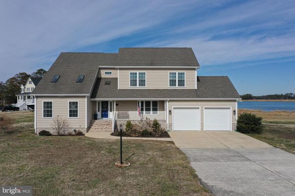 Attached, Exterior, Facade, Water, Cape Cod