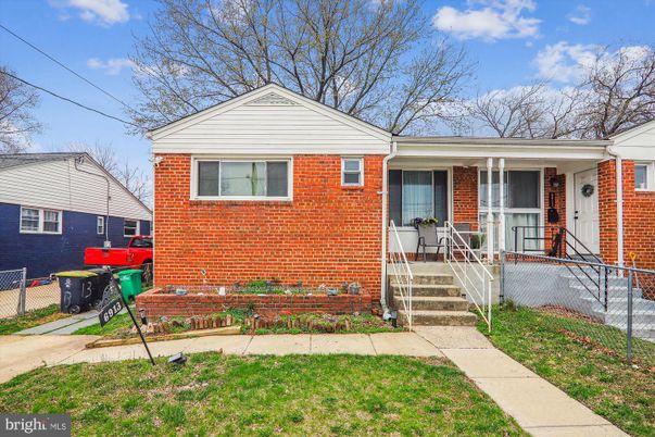 Exterior, Facade, Brick Facade, Split Level