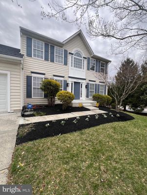 Attached, Exterior, Facade, Rowhouse