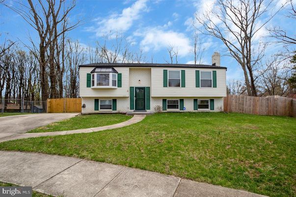 Backyard, Exterior, Facade, Raised Ranch